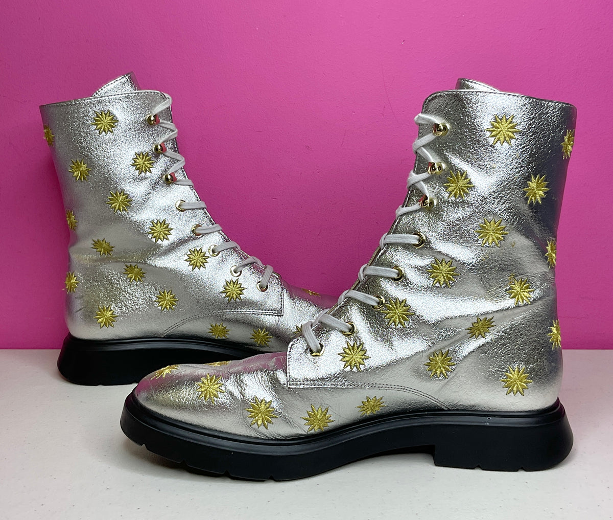 STUART WEITZMAN MCKENZEE STAR BOOT - 8.5 – UpScaleIT